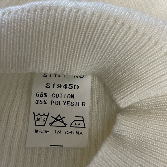 Ivory Raffle Sleeve Sweater
New - Picture 6 of 7